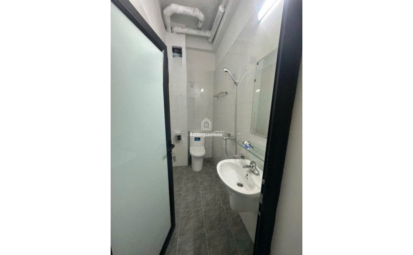 Cho thuê nhà ngõ ô tô Mai Động, Hai Bà Trưng làm căn hộ dịch vụ, 64m2, 8 phòng, 4 WC